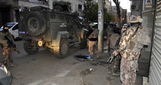 Diyarbakır'da terör operasyonu, çok sayıda kişi gözaltına alındı