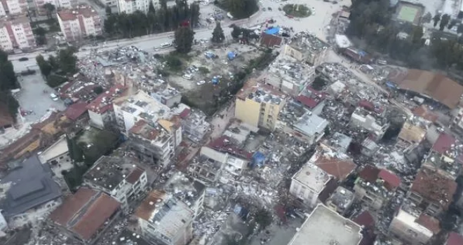 Kosova'da Türkiye'deki depremler nedeniyle 1 günlük ulusal yas ilan edildi