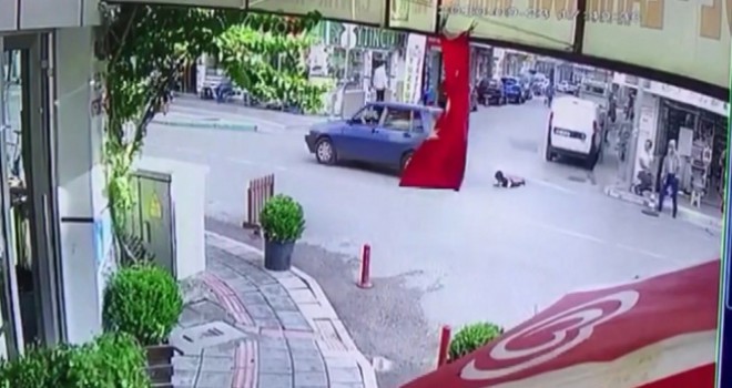 Bursa'da yürekleri ağza getiren olay! Kapı açıldı çocuk böyle düştü