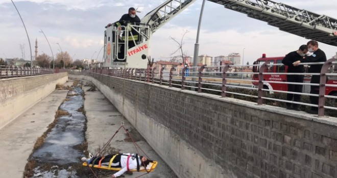 Sulama kanalından gelen 'imdat' sesi ekipleri harekete geçirdi