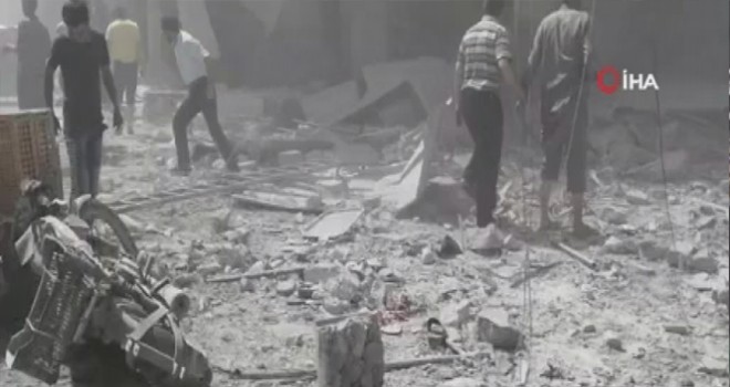 Esad rejimi İdlib'de pazar yerini bombaladı