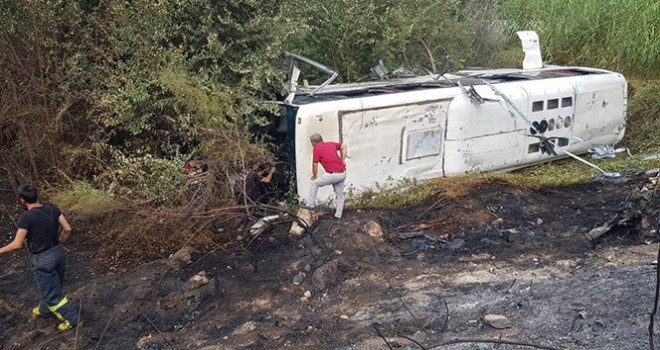  Aydın'da devrilen servis otobüsü alev aldı: 20'si ağır 44 yaralı