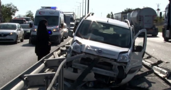 İstanbul'da TEM trafiğini kilitleyen kaza: 4 yaralı