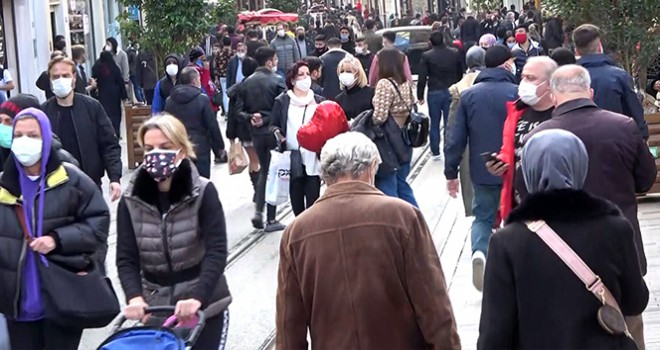 Taksim'de 80 saatlik kısıtlamadan sonra yoğunluk patlaması