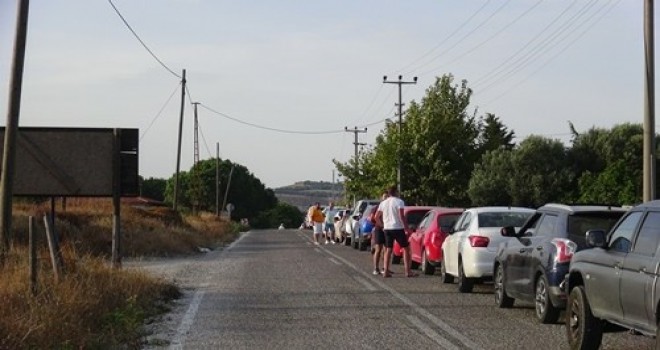 Bozcaada'da tatilcilere feribot işkencesi, 6 saat beklediler