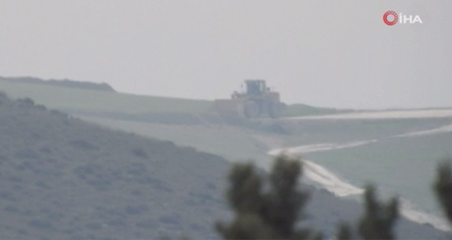 YPG'li teröristler hendek kazarken görüntülendi