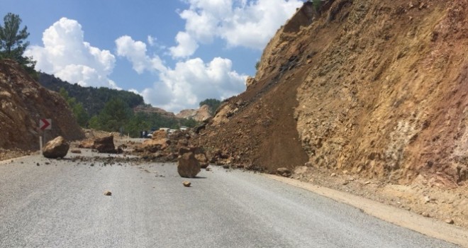 Antalya'da yağmur sebebiyle heyelan oluştu