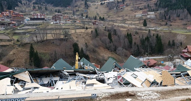 Uzungöl'de yıkımlar başladı