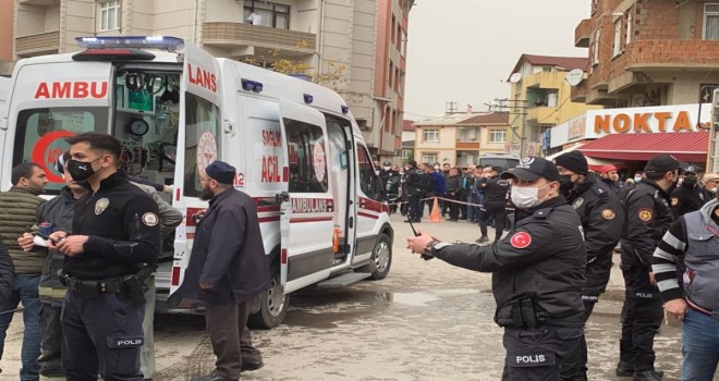 Kocaeli'de inşaat iskelesi çöktü: 8 yaralı