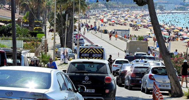 Çeşme'de bayram yoğunluğu