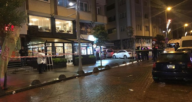  Bayrampaşa'da hareketli dakikalar: Palayla kafeye daldı