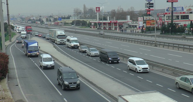 Kocaeli-İstanbul sınırında kilometrelerce araç kuyruğu oluştu