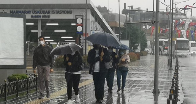 İstanbul'da beklenen sağanak yağmur başladı