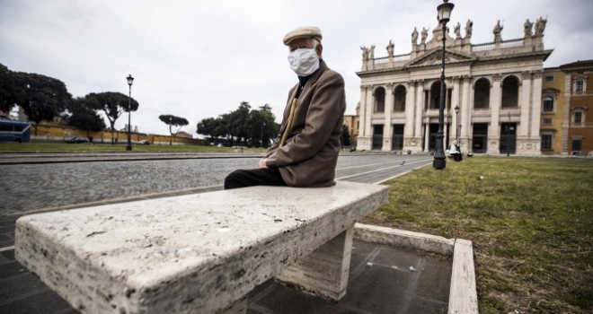 İtalya'da son 24 saatte koronavirüsten 236 ölüm