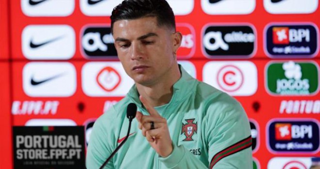 Ronaldo'ya soru sorduklarına pişman oldular