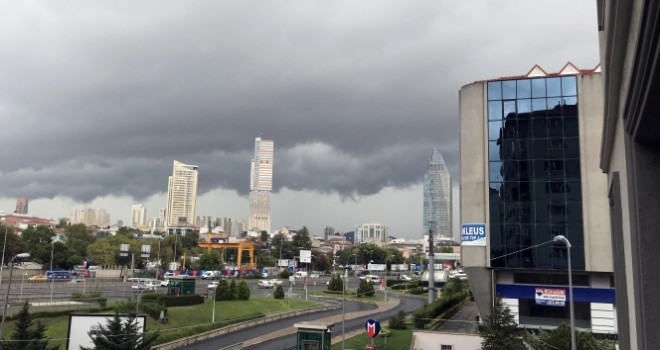  İstanbul'u kara bulutlar sardı!