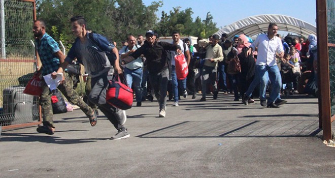 Suriyeliler ülkelerine koşarak gitti