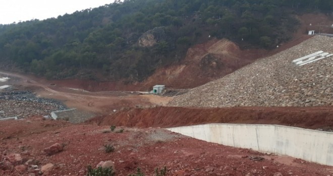  Uşak'ta baraj çatladı, 2 köyde evler boşaltılacak