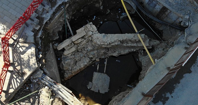 Üsküdar'da yolun altından çıkan tarihi kalıntılar havadan görüntülendi