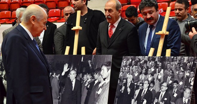 Bahçeli, MHP'nin 50. yıl sergisini gezdi