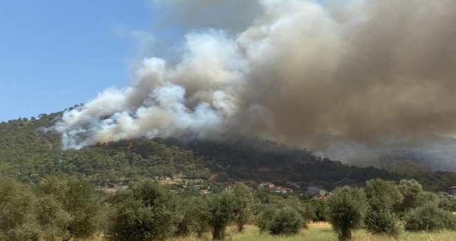 Marmaris yangını tekrar parladı, alevler Hisarönü'nde yerleşim yerlerine yaklaştı