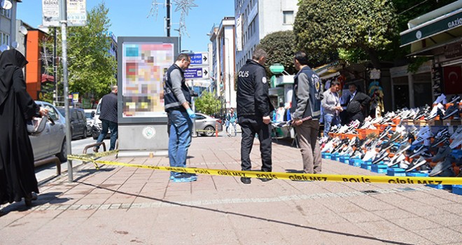 Kız kardeşini ve onun yanındaki şahsı cadde üzerinde vurdu