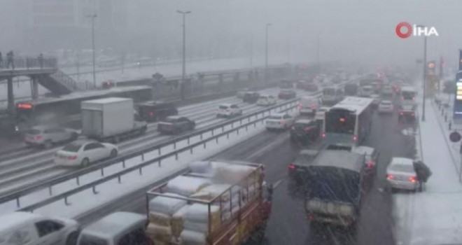 İstanbul'da kar trafiği, yoğunluk yüzde 83'e ulaştı