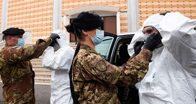 İtalya'da son 24 saatte koronavirüsten 242 ölüm
