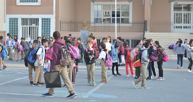  Depremin ardından öğrenciler okullarına döndü