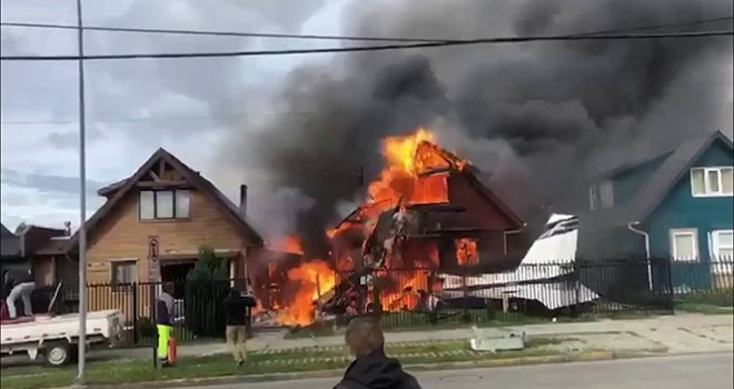 Şili'de evin üzerine uçak düştü: 6 ölü