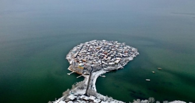 2600 yıllık geçmişi var...Küçük Venedik karlar arasında böyle görüntülendi