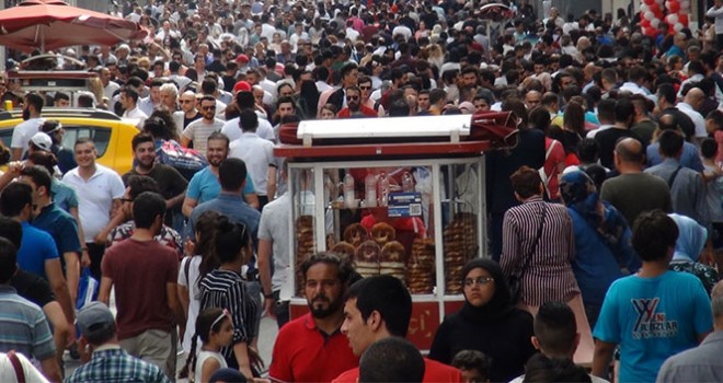 İçişleri Bakanlığı'nın başlattığı ,ad ve soyad değişikliği, uygulamasına yoğun ilgi