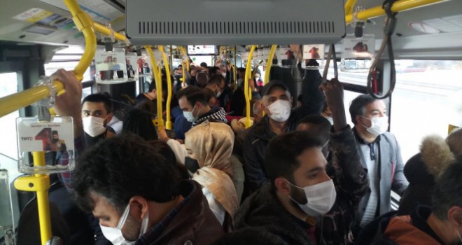 Metrobüslerde korkutan yoğunluk