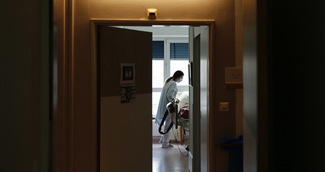 Fransa'da son 24 saatte koronavirüsten 178 ölüm