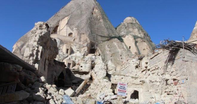 Kapadokya'da peribacaları yıkılıyor