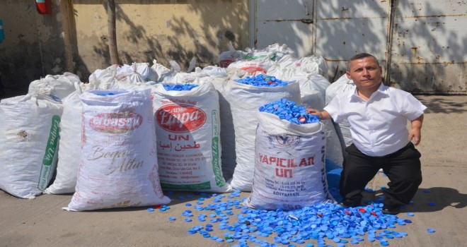 Mavi Kapaklar Tekerlekli Sandalyeye Dönüştü