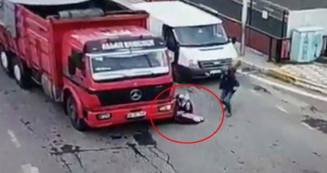 4 yaşındaki Muhammed'in kamyonun altında kaldığı kaza, kamerada