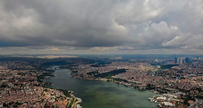 Yağmur bulutlarının eşsiz manzarası havadan görüntülendi