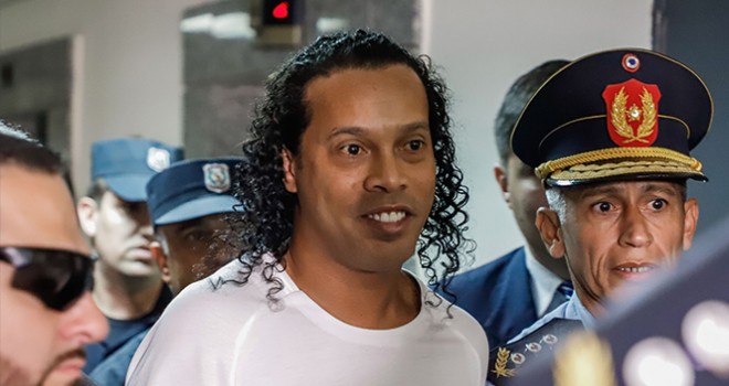 Ronaldinho ve kardeşi Paraguay'da tutuklandı
