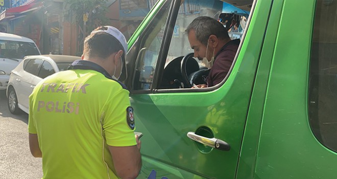 Fazla ve ayakta yolcuyla ara sokaktan kaçan minibüs sürücülerine ceza