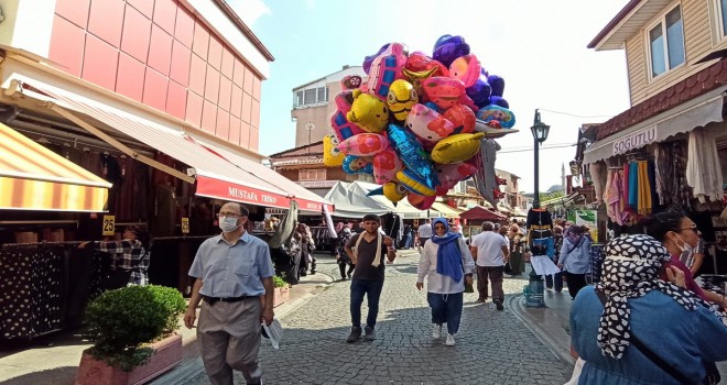 Günde 10 kilometre yürüyerek 6 bin lira kazanıyor