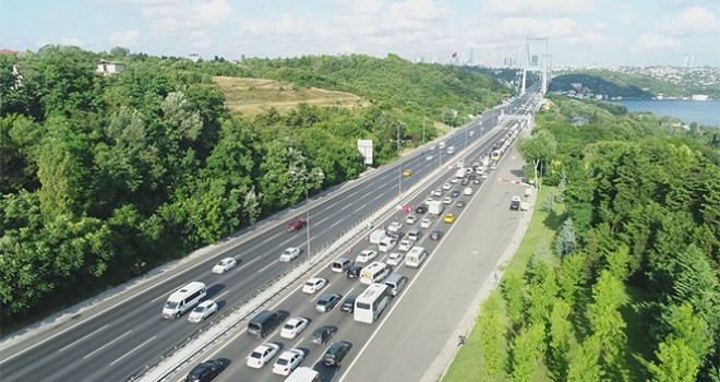 FSM köprüsündeki trafik yoğunluğu havadan görüntülendi