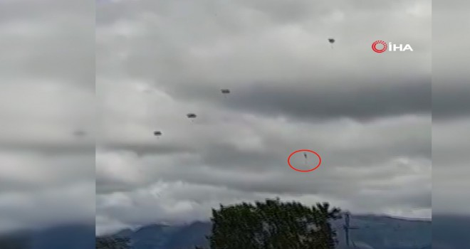 Kolombiya'da paraşütü açılmayan asker yere çakıldı, o anlar kameraya yansıdı