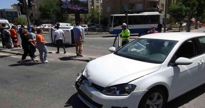 Şanssızlığın böylesi! Otomobilin devrini aldığı noterden çıkar çıkmaz kaza yaptı