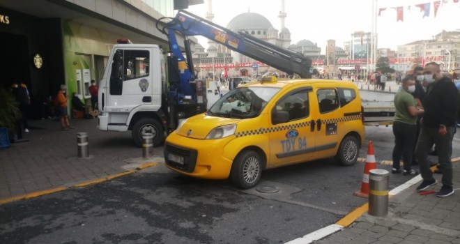 Taksim'de ilginç kaza panik oluşturdu