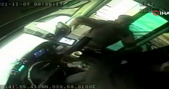 Kağıthane'de bıçaklanan otobüs şoförünü ölümden ruhsat kurtardı
