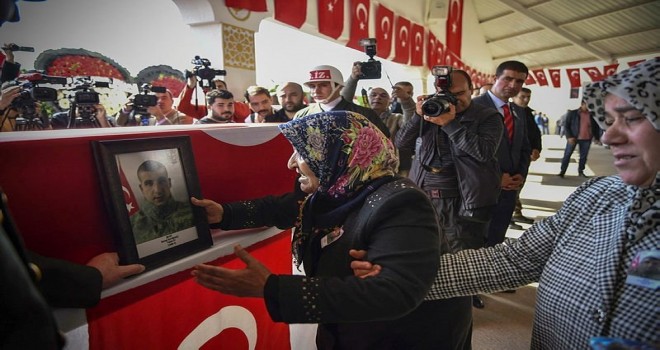 Silah arkadaşları şehide görüntülü konuşmayla veda etti