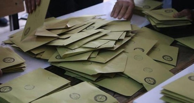 CHP İstanbul'un 13 ilçesi için İl Seçim Kurulu'na başvurdu