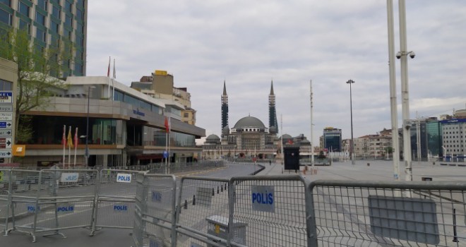 Giriş çıkışları kapatılan Taksim'de yoğun güvenlik önlemi