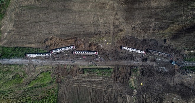 Tren faciası sonrası oluşan enkaz, havadan görüntülendi